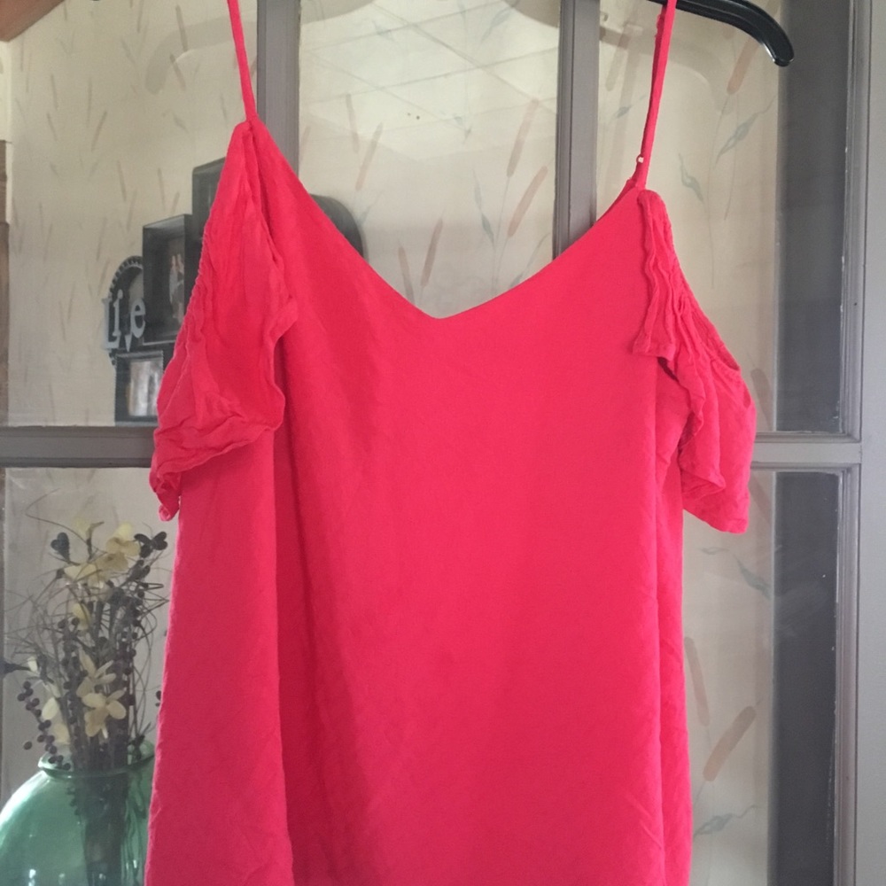 Cold shoulder tank top